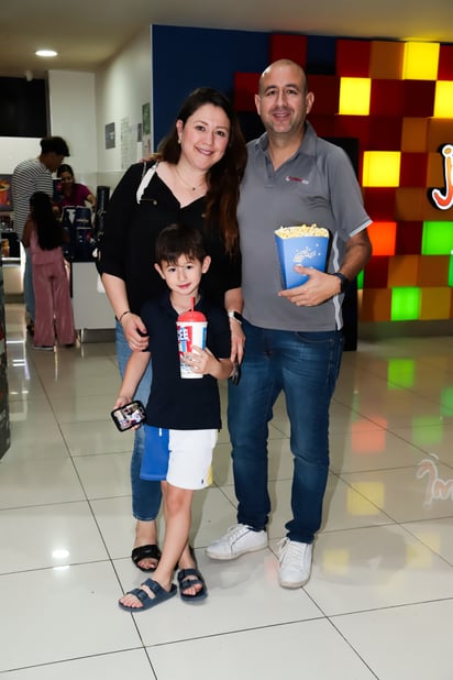 Luis del Moral, Lucero Aguirre y Diego.
