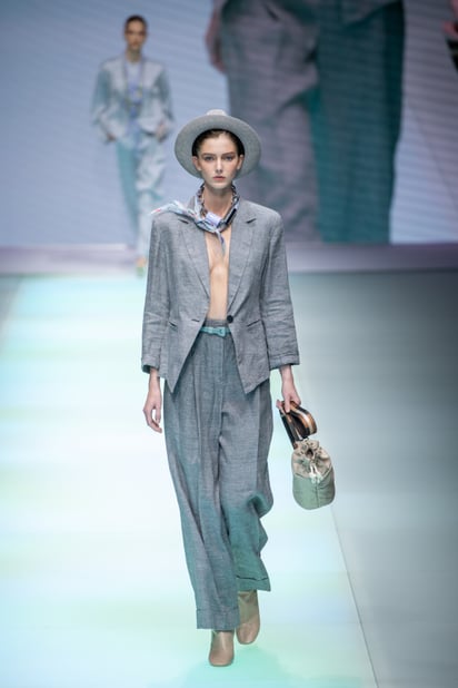 Traje fluido de Armani. Foto: especial