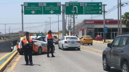 Cierran desnivel de Nudo Mixteco. EL SIGLO DE TORREÓN / Fernando Compean