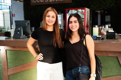 Camila y Laura Becerra.