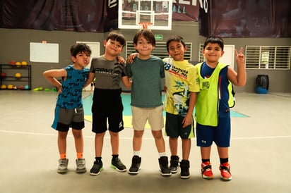 Mauricio, Armando, Valente, Austin e Israel.