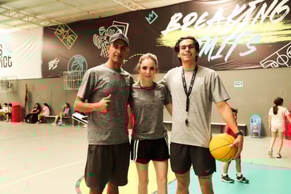Mike Sandoval, Anabel Bermúdez y Michel Gómez.