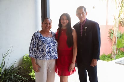 Mayela Hernández, Fernanda Hernández y Adolfo Hernández.