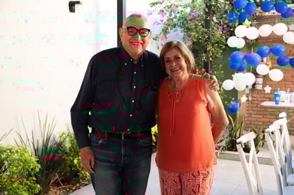 Javier Ocampo y Lupita del Toro.
