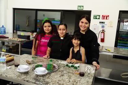 Marisol, Silvia, Rebeca y Samantha.