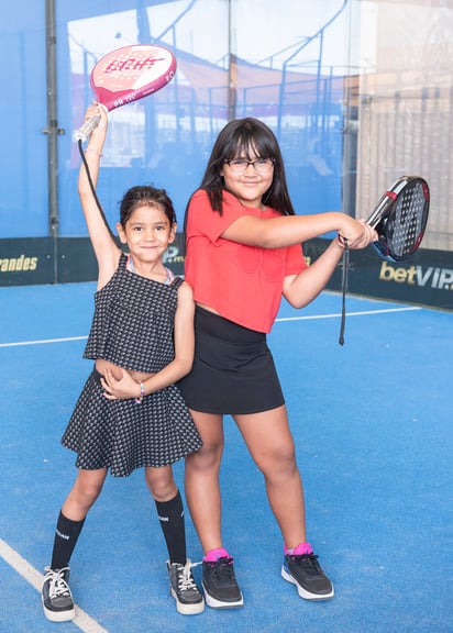 Regina Araujo y Valeria Almaraz.