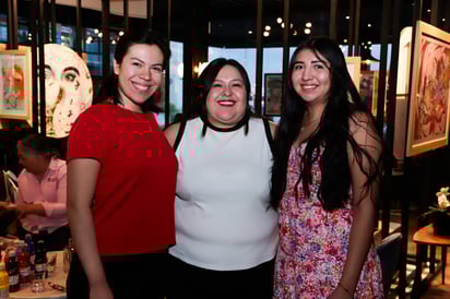 Astrid Estefanía, Andrea y Fernanda.