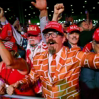 Los seguidores de Trump y su movimiento MAGA (Haz a América grande otra vez, por sus siglas en inglés) suelen ser estadounidenses blancos motivados por creencias racistas. Foto: GettyImages/ Chip Somodev