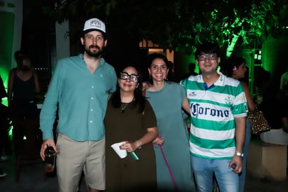 Federico Saldaña, Ruth Castro, Tanya y Aldo.