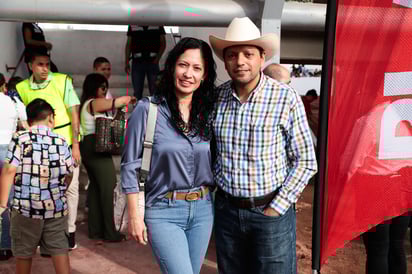 Katia Macías y Raúl Muñoz de León.