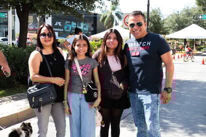 Gabriela Flores, Ana Gaby, Lía y Miguel Ángel.