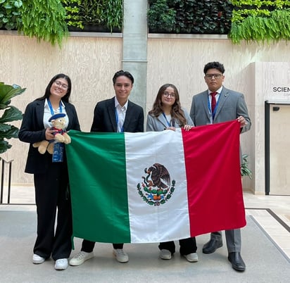 Estudiantes sobresalientes del Colegio Cervantes que representaron a México en el International Young Physicists’ Tournament. Foto: cortesía