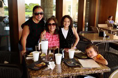 Lorena, Nety, Lorena y Claudia.