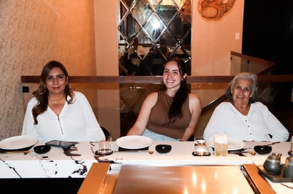 Adriana, María José Mena y Socorro López.
