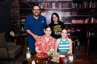 Efrén Ruíz, Silvia Gómez, Edith Cid y Cointa Sotolujan
