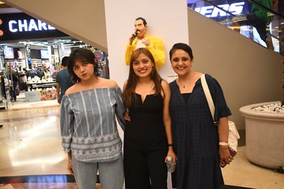 Fernanda Esquivel, Yuliana Esquivel y Mirna Esquivel.