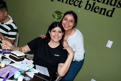Elizabeth Muñóz y Daniela Galván.