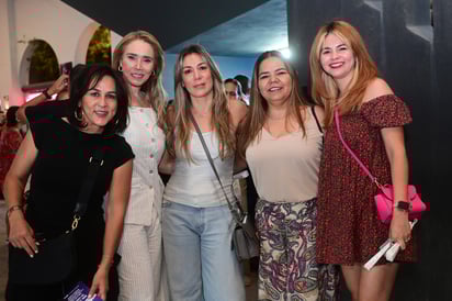 Olivia, Lupita, Sandra, Vanessa y Paola.