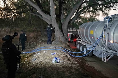 Imagen: El Universal. Tan solo las tomas clandestinas de hidrocarburos le cuestan al erario público 56 millones de pesos al año. 
