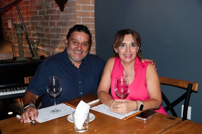 Enrique Villavicencio y Liliana de Villavicencio.