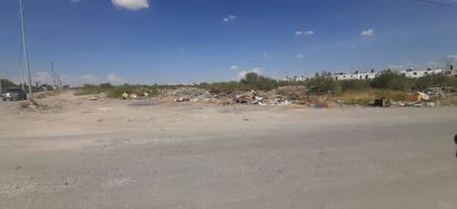 Entre llantas y basura