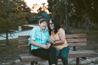 El ensayista Jorge Portilla concluye que el humor latinoamericano es una forma sofisticada de habitar una realidad que, de otra forma, tal vez sería inasimilable. Foto: Unsplash/ Darío Valenzuela