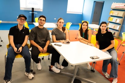 Faruk Fernández, Enrique Mery, Carlotta González, Ana Sofía Rangel y Sofía Rebollo