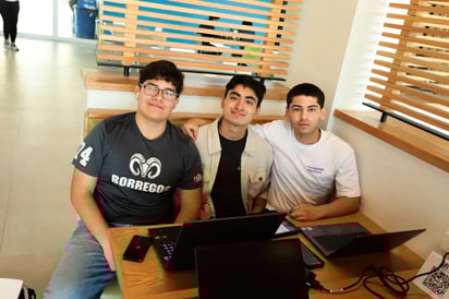 Mauricio, Sebastián Tejada y Luis Gámez.