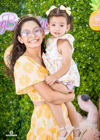 Ana Cecilia y Victoria.