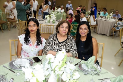 Bárbara Atilano, Ome Gutiérrez y Luzma Quezada.
