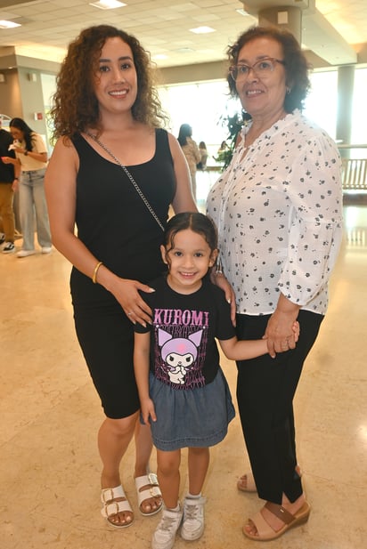 Oriandy Reyes, Bárbara González y Rosa María. 