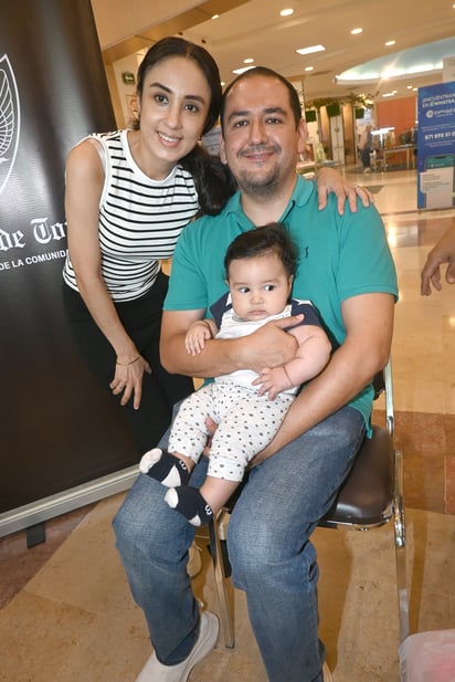 María Elena, Aarón, Alan.

