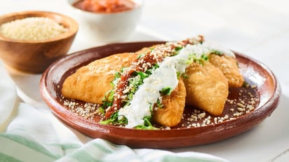 Las quesadillas fritas destacan por su textura crujiente y rellenos variados, aunque aportan muchas calorías/ Especial