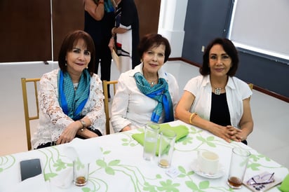 Laura, Eliza y Lucero.