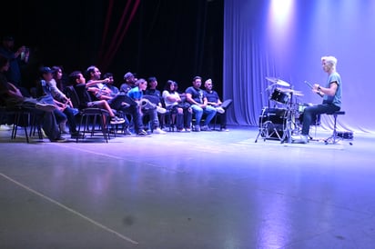 Brendan Buckley imparte master class en el Teatro Dolores del Río. EL SIGLO DE TORREÓN / Ramón Sotomayor