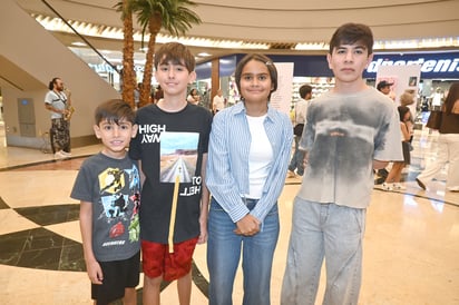 Matías, Ulises, Daniela y Luis Ángel.