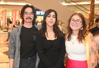 Memo, Karen, y Angélica.