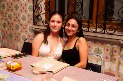 Mónica y Danna.
