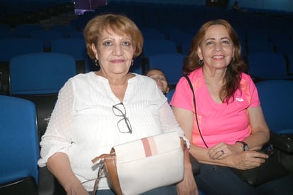 Martha y Ángeles.
