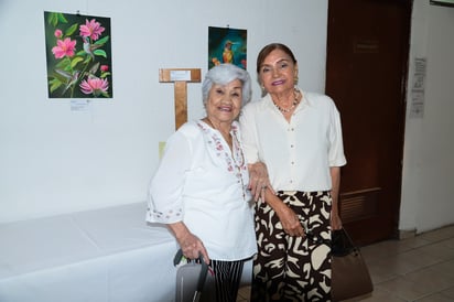 María León Flores y Elsa Bustamante de Contreras.