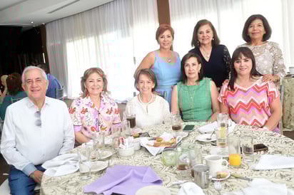 Paty, Rosy, Chepis, Rafa, Laura, Lety, Paty y Lulú.