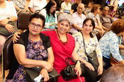 Mary, Marichuy y María Elena.