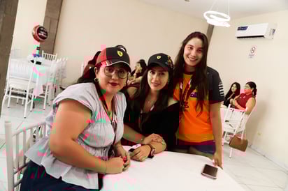 Daniela Olivas, Karem Barrozo y Hanna Plata.