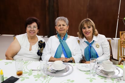 Jose, Elba y Paty.
