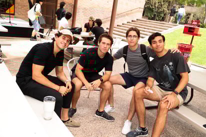 Bernardo, Diego, Adolfo y José.
