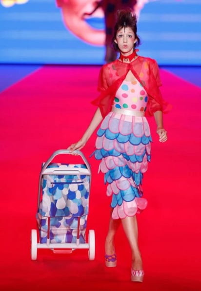 Altuzarra reinterpreta la alpargata, transformando un clásico artesanal en un icono de moda global.