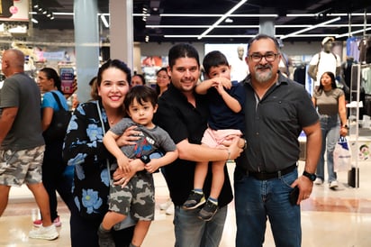 Claudia, Emiliano, Fernando, Franco y Daniel.