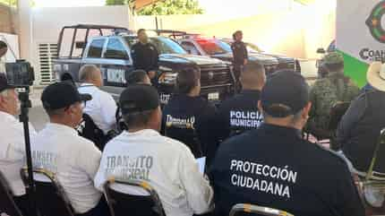 Harán una segunda entrega de uniformes a policías de Matamoros