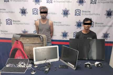 Detienen a dos hombres por robo a papelería en Torreón