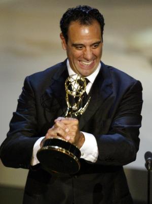 Brad Garrett disfruta su premio por Everybody loves Raymond